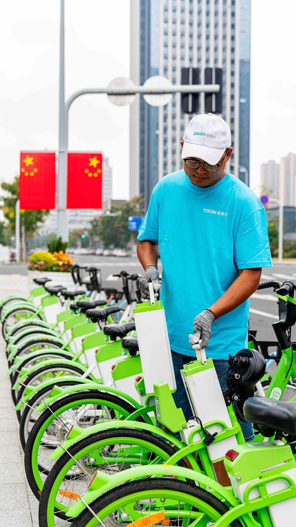 永安行運營(yíng)員:日均換電量達300多次 永安行運營(yíng)員:日均換電量達300多次